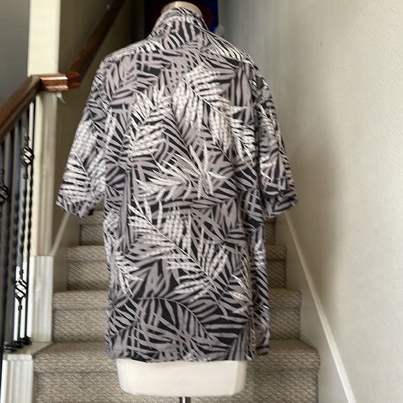 COPY - TORI RICHARD Sz M Navy/Green Cotton Lawn Tropical Leaf Hawaiian Shirt~Mi… - Picture 2 of 10